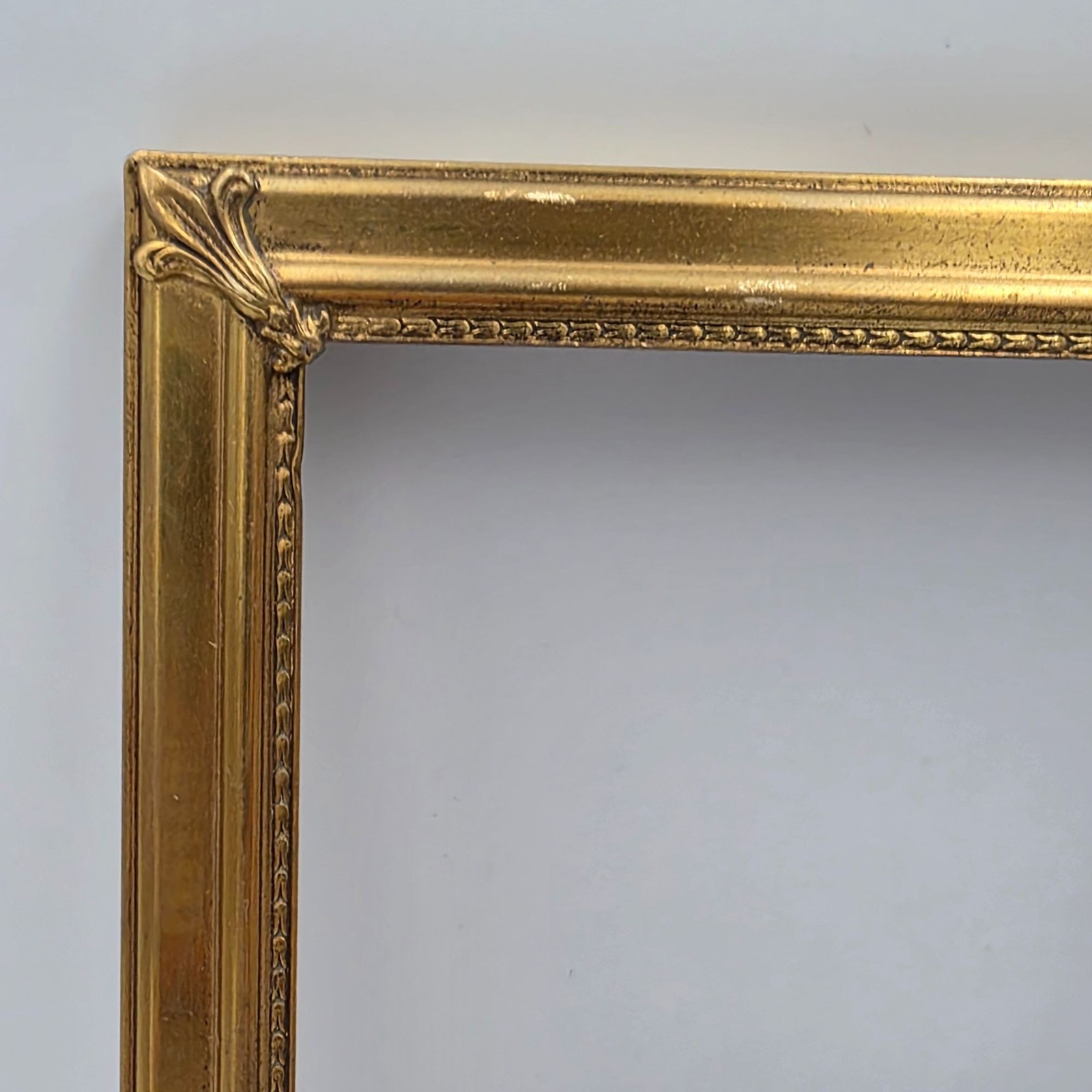 VTG Heavy Brass Picture Frame Detailed Embossed Applied Flor de lis Corners 5x7\