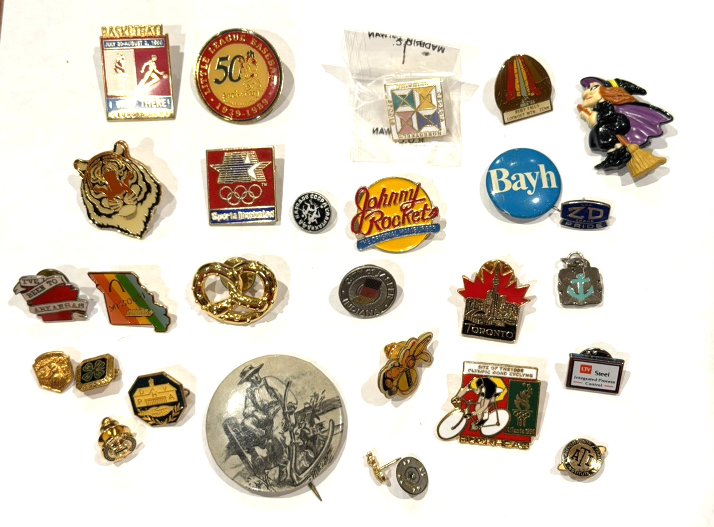 TIGER PRETZEL JOHNNY ROCKET OLYMPICS RUBY FALLS ENERGIZER AR PIN PINBACK LOT 28