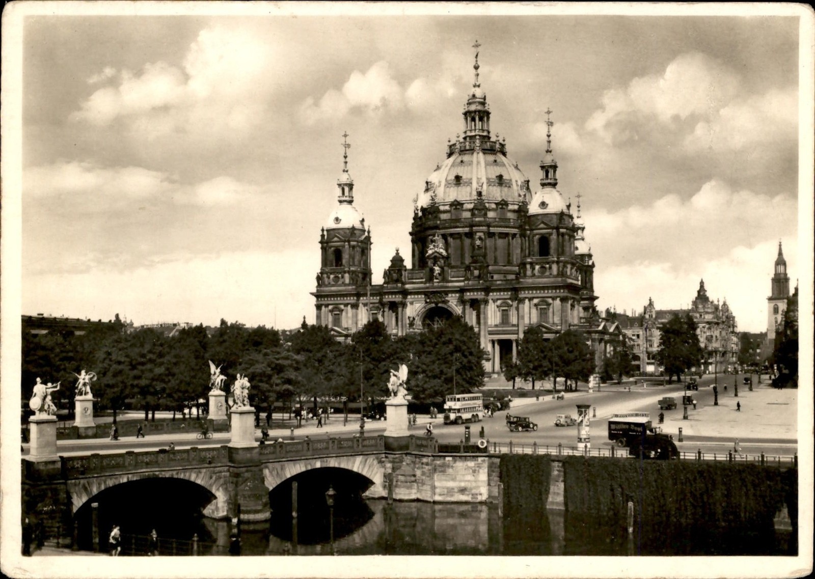 Berlin Dom mit Schloßbrücke Postcard