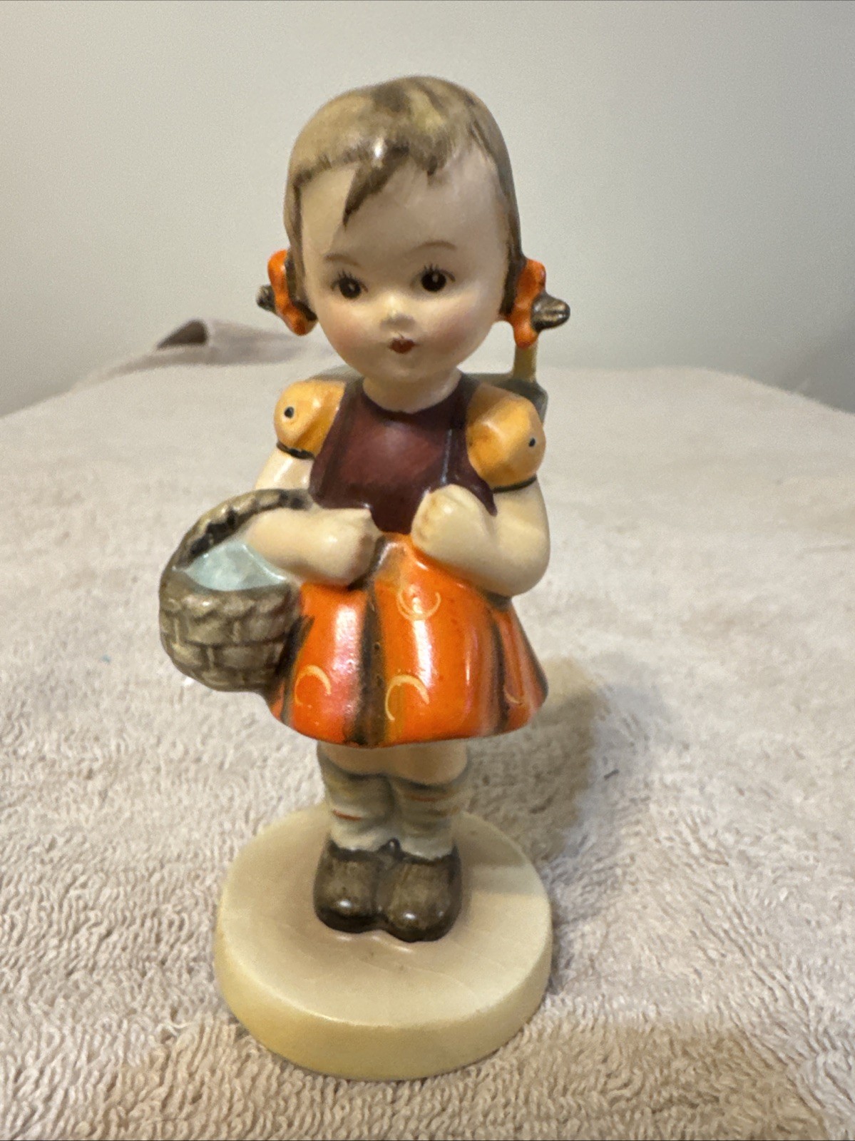 Vintage Goebel Hummel School Girl Figurine 81/2/0 TMK3 Stylized Bee Germany 4.5\