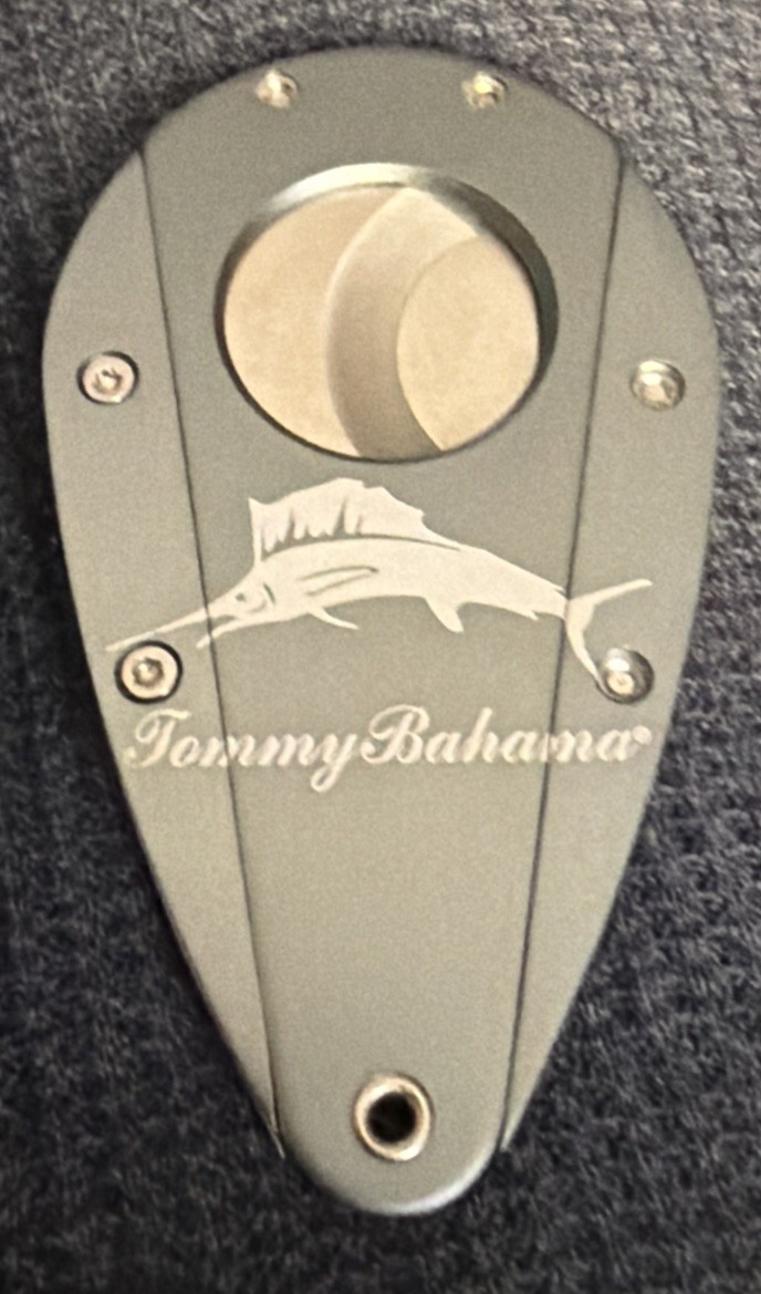Xi1? Tommy Bahama Cigar Cutter W/Sheath Colibrì Lighter
