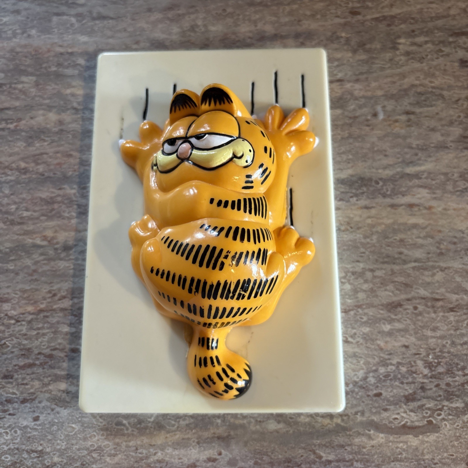 Vintage Garfield Cat Off The Wall Light Switch Plate Cover claw scratch marks