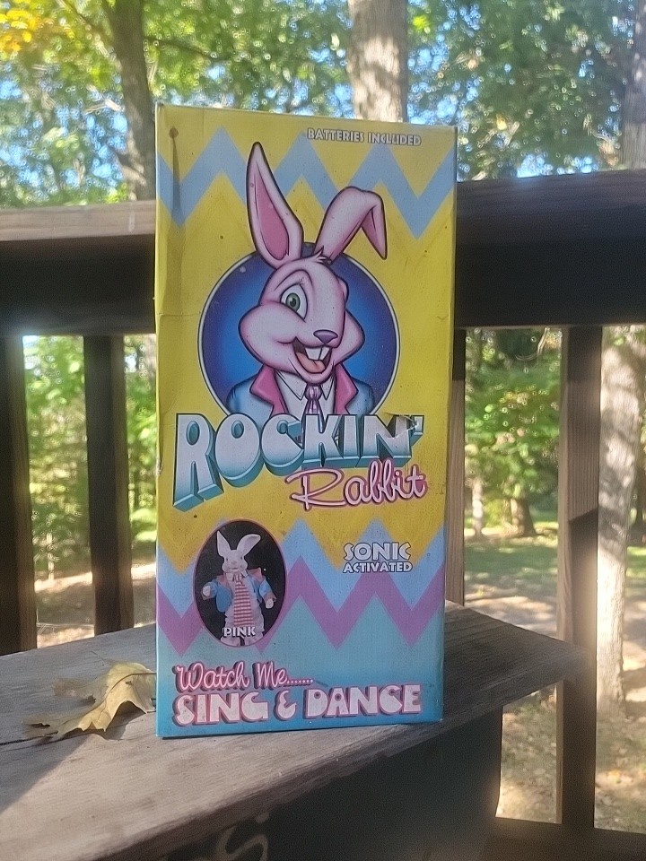VINTAGE 1999 ROCKIN RABBIT SING & DANCE SONIC ACTIVATED PINK RABBIT/NEW