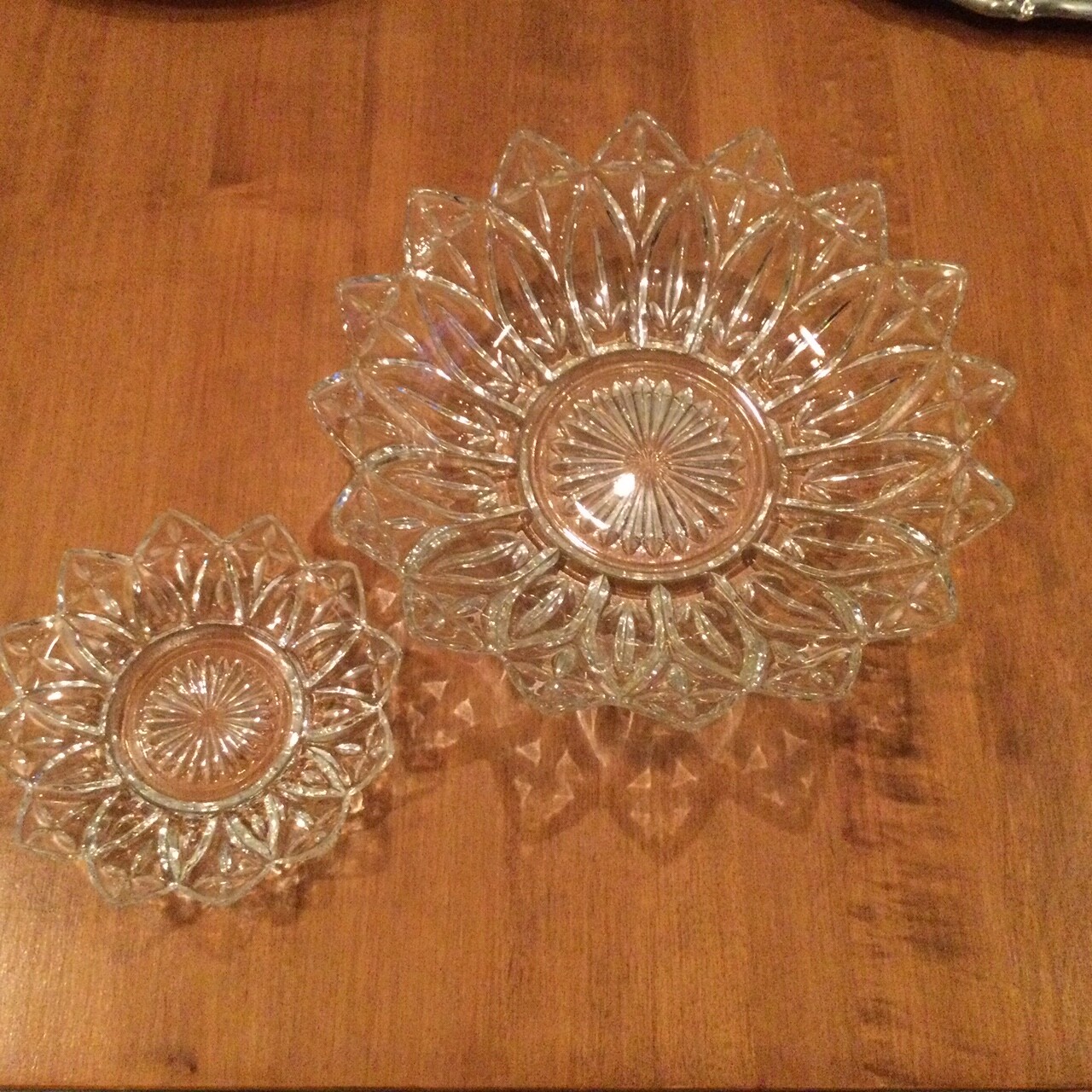 Beautiful Vintage C.1960\'s Federal Glass Clear Flower Petals Chip n/Dip Set