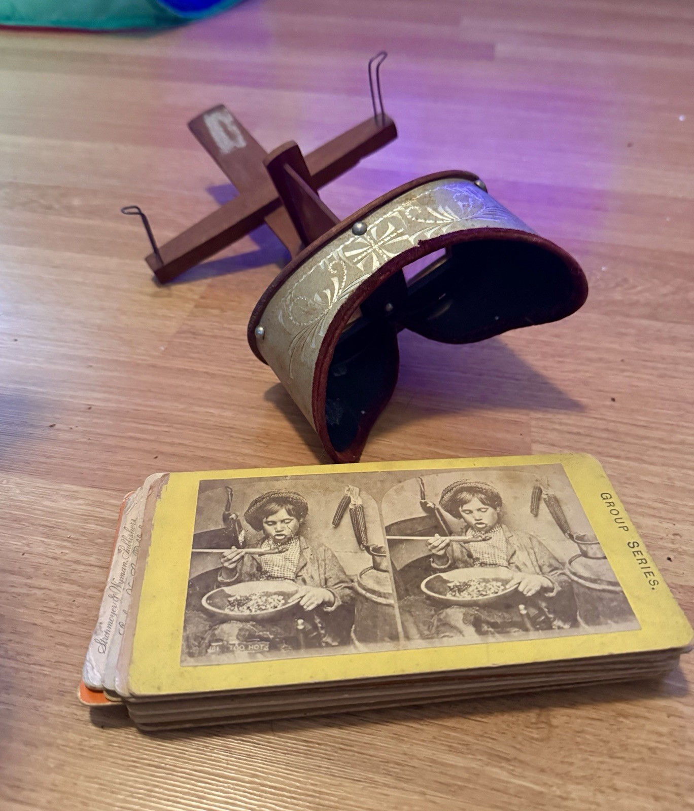 Antique Stereoscope 1897 With 12 Cards