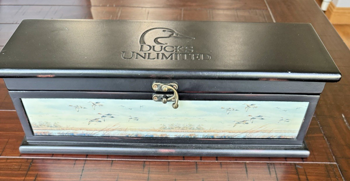 Ducks Unlimited Wine Accessory Gift Box Set with Corkscrew Opener Stopper