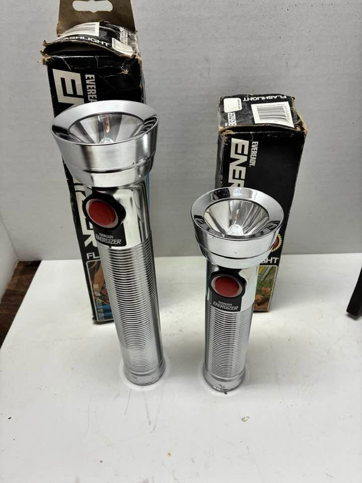 2 80\'s EVEREADY Captain Chrome Ribbed Flashlights Works Union Carbide MIB tested