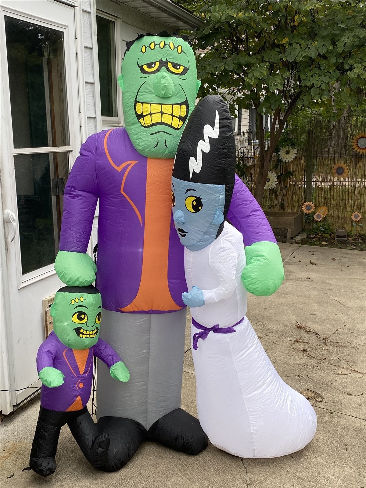 BLOWOUT FUN 6 ft Inflatable Frankenstein & Bride Halloween Yard Decor Blow Up