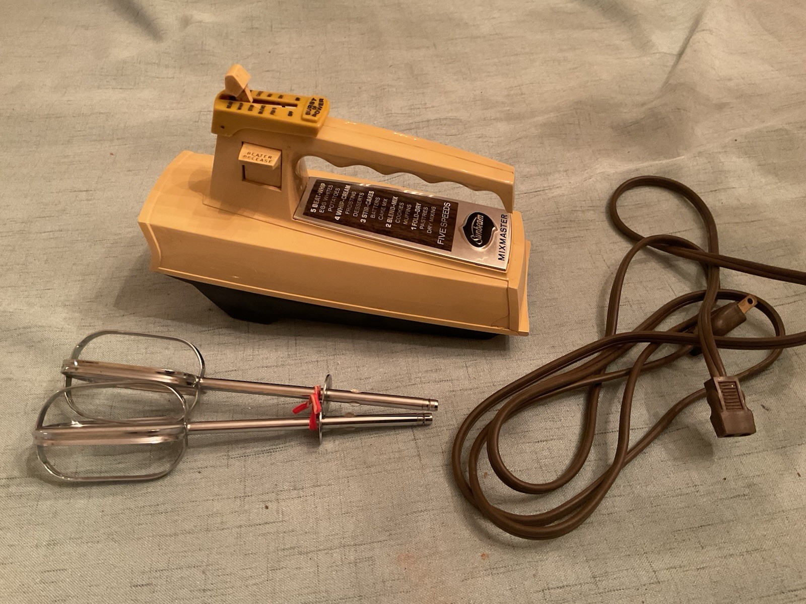 VINTAGE 1970’s Sunbeam Mixmaster Hand Mixer~*Burst of Power*~Harvest Gold