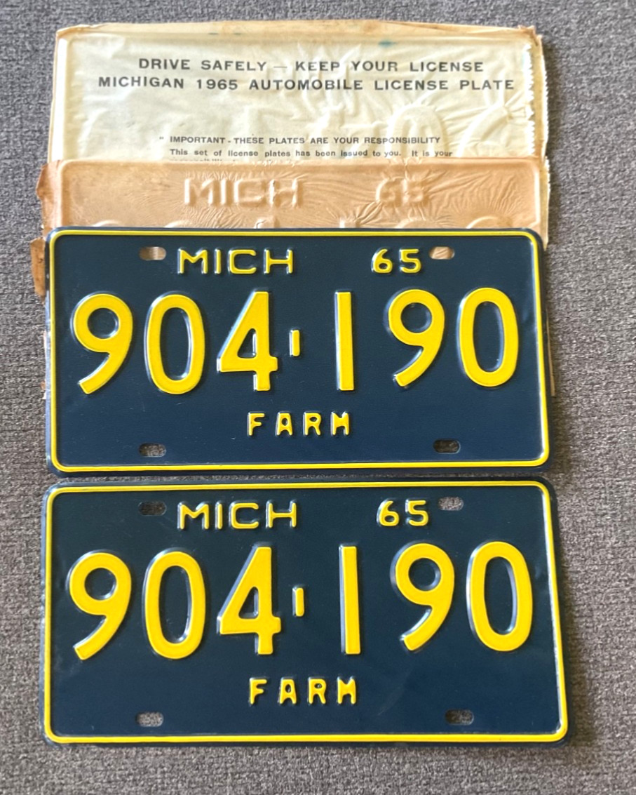 RARE NOS ORIGINAL 1965 FARM MICHIGAN LICENSE PLATE PLATES PAIR VERY NICE TRUCK