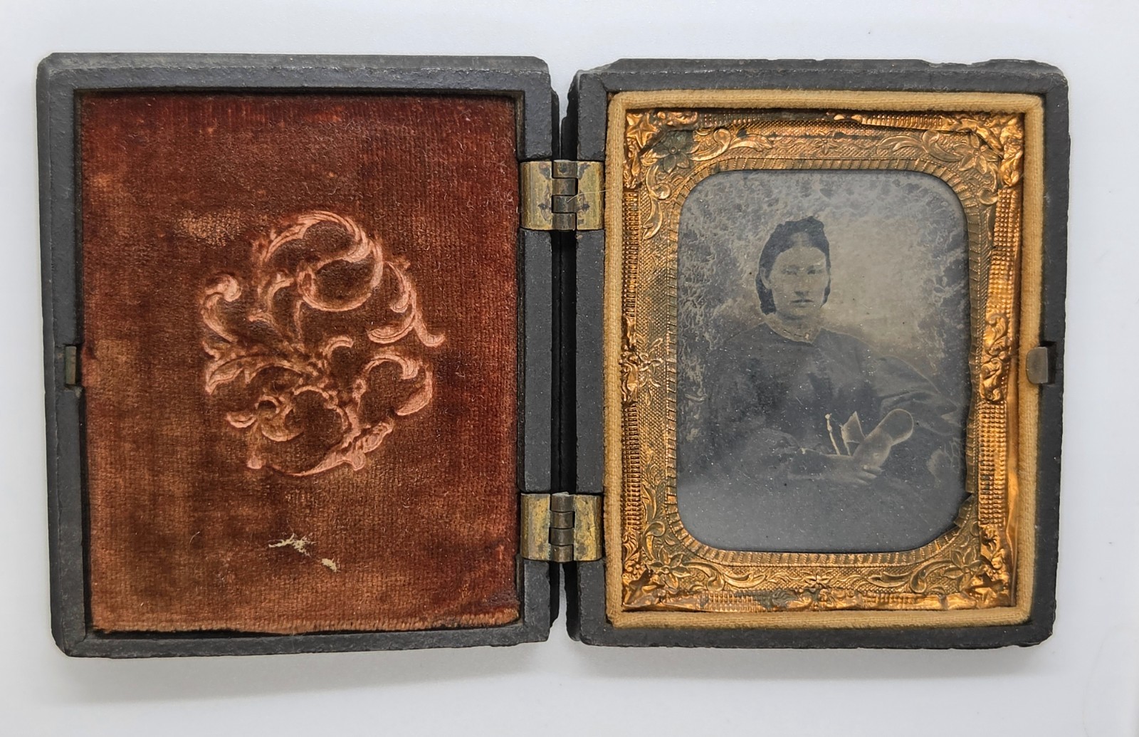 Antique 19th Century Daguerreotype Tintype Photo Woman Elaborate Gilt Frame Velv