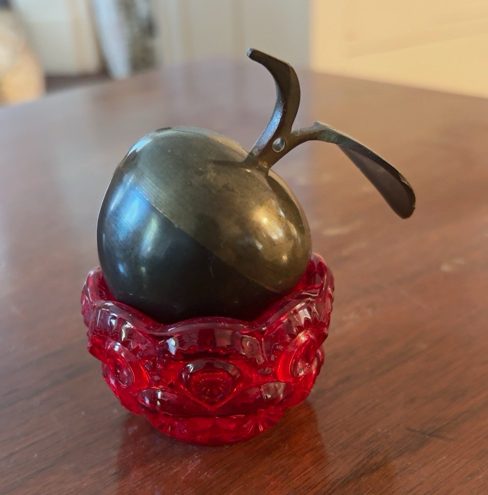 Vintage Brass Apple Trinket Box / Paperweight – Made in India – Leaf & Stem