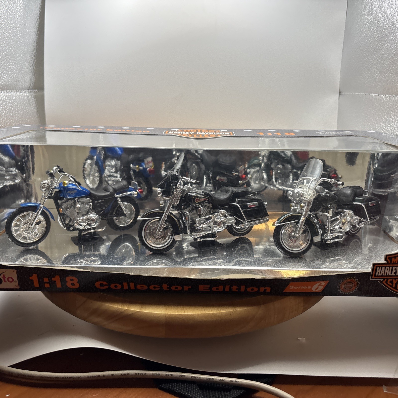 Maisto 1:18. Series 6  Collector Edition Harley Davidson Cycles Die Cast. NIB
