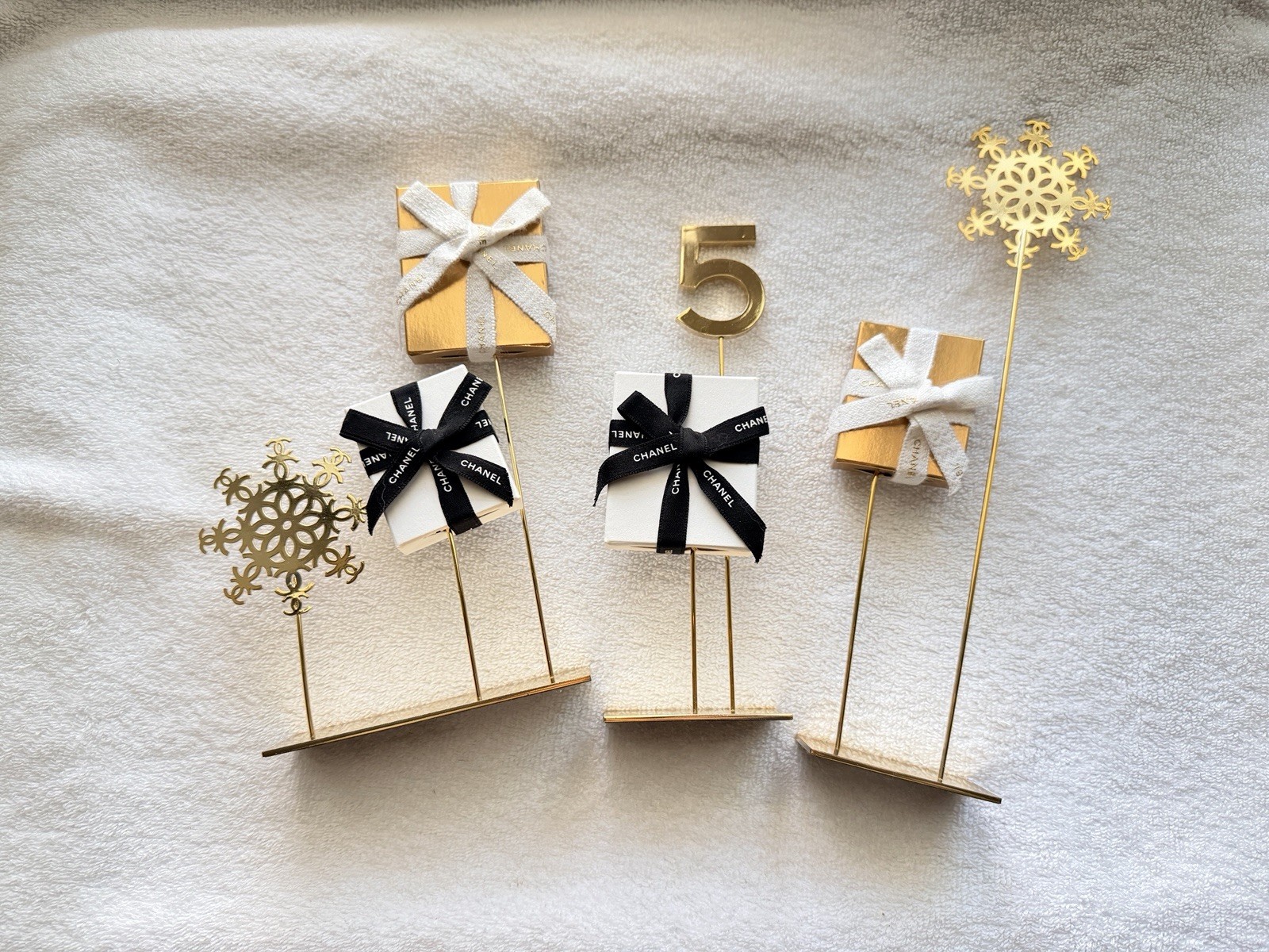 CHANEL N°5 Holiday 2024 Gold Display Decor Charms Gift Boxes Snowflake RARE