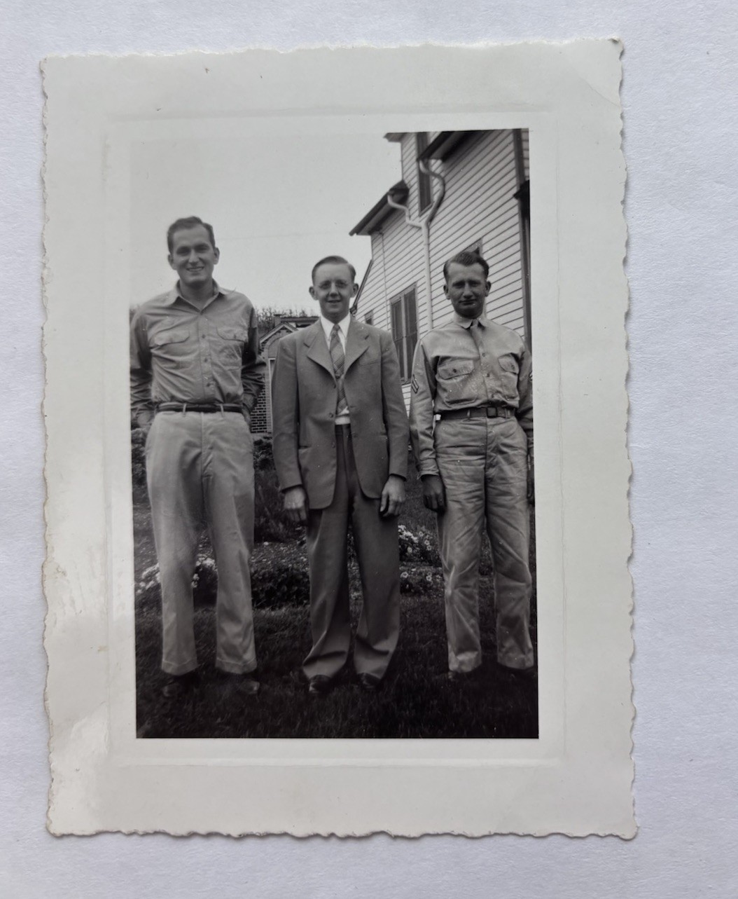 Vtg B&W Snapshot WWII 1945 Photo US Army Soldiers Military Men in Uniform
