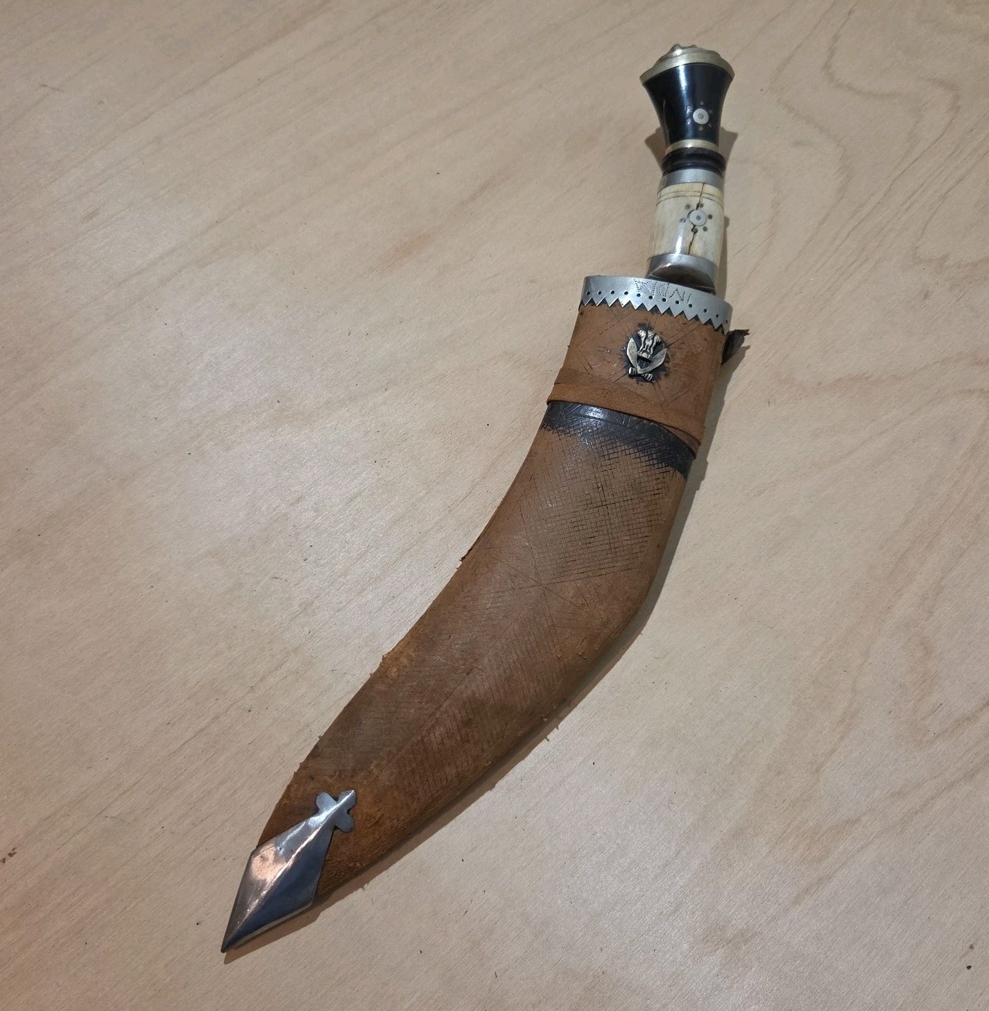 Vintage Indian Kukri Khukuri Knife Curved Blade Ornate Handle Leather Sheath 17\