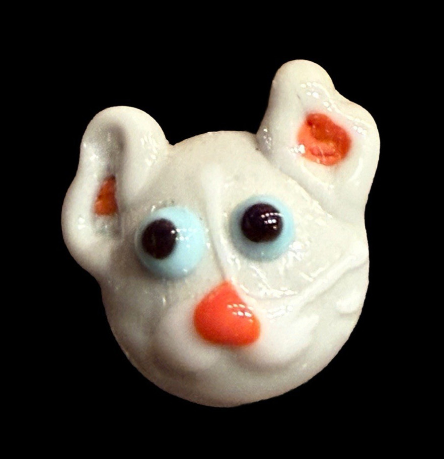VINTAGE ARTISAN SIGNED Gray CAT  HEAD  LAMPWORK GLASS BUTTON  MIKE  EAGLETON