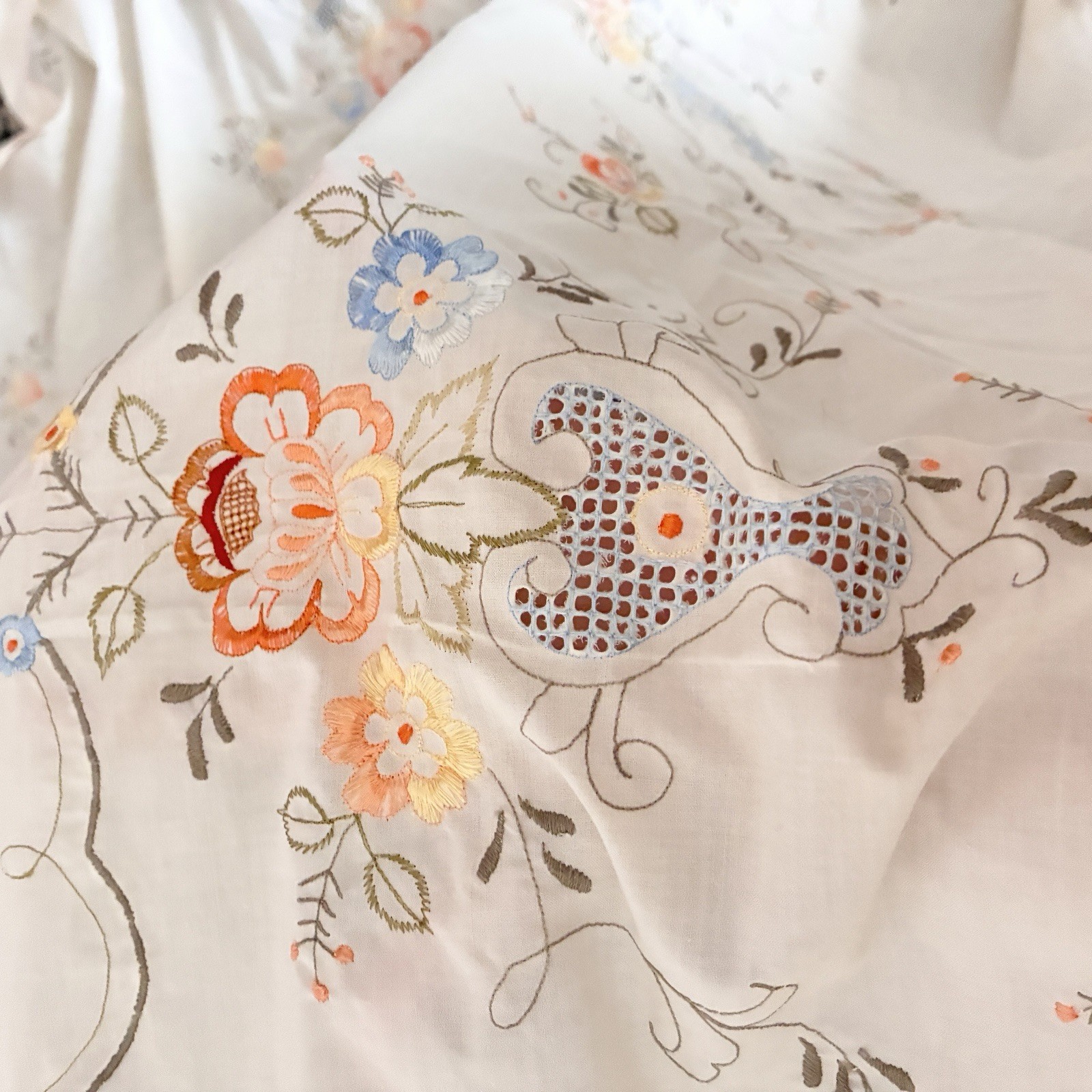 Vintage Extra Large Embroidered Floral Tablecloth 123x72 Fall Thanksgiving