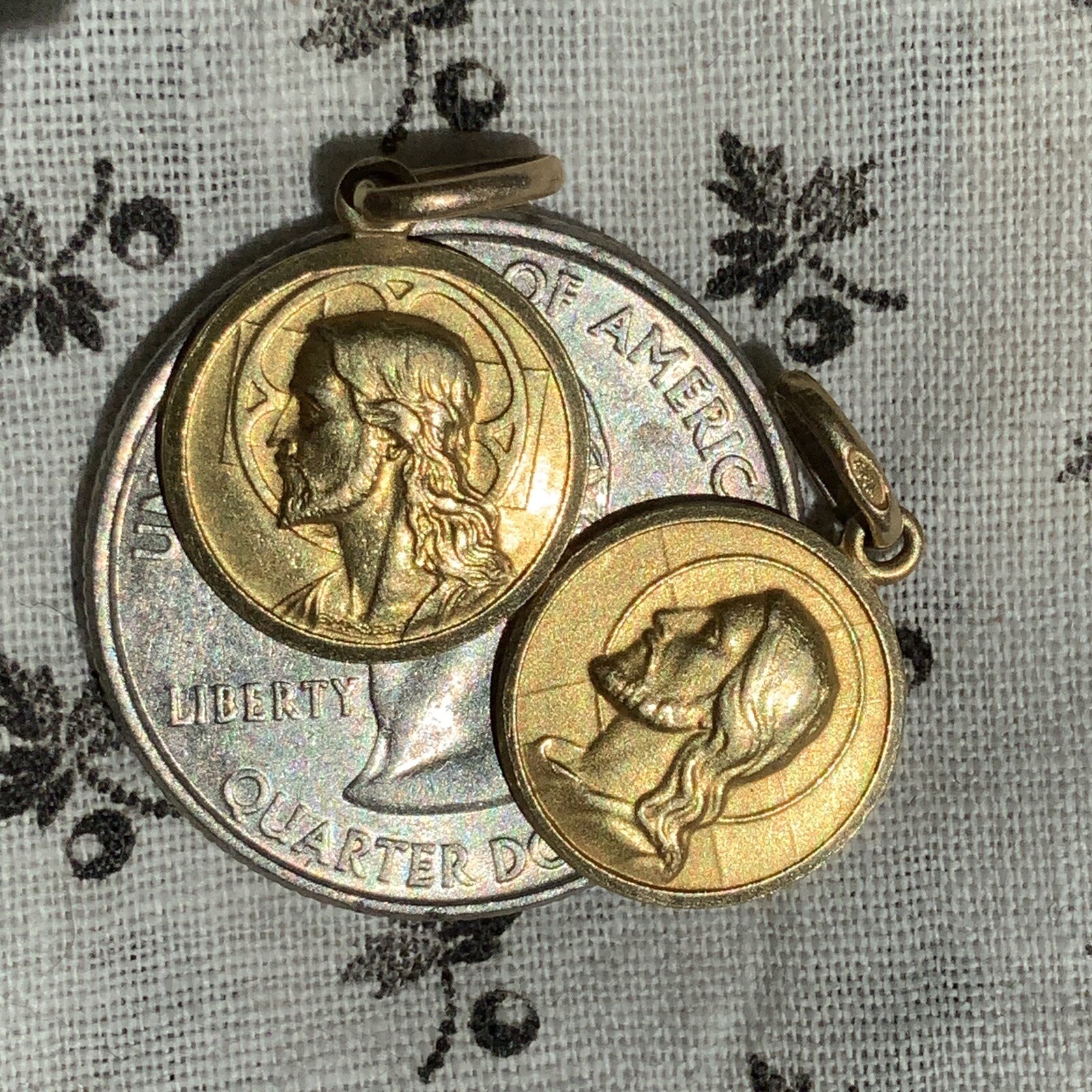 WOW Rare OLD Vintage Italy 18K GOLD JESUS VATICAN Medal Dio Ti Protegga Pendant
