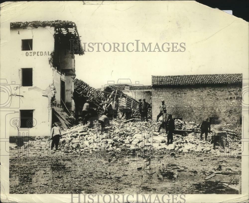 1918 Press Photo French Hospital in Battle Front Destroyed by German Artillery