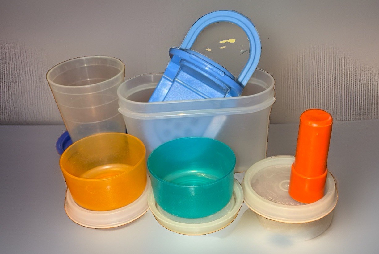 Lot Of 10 Piece Vintage Tupperware  Cups With Lids Various Sizes