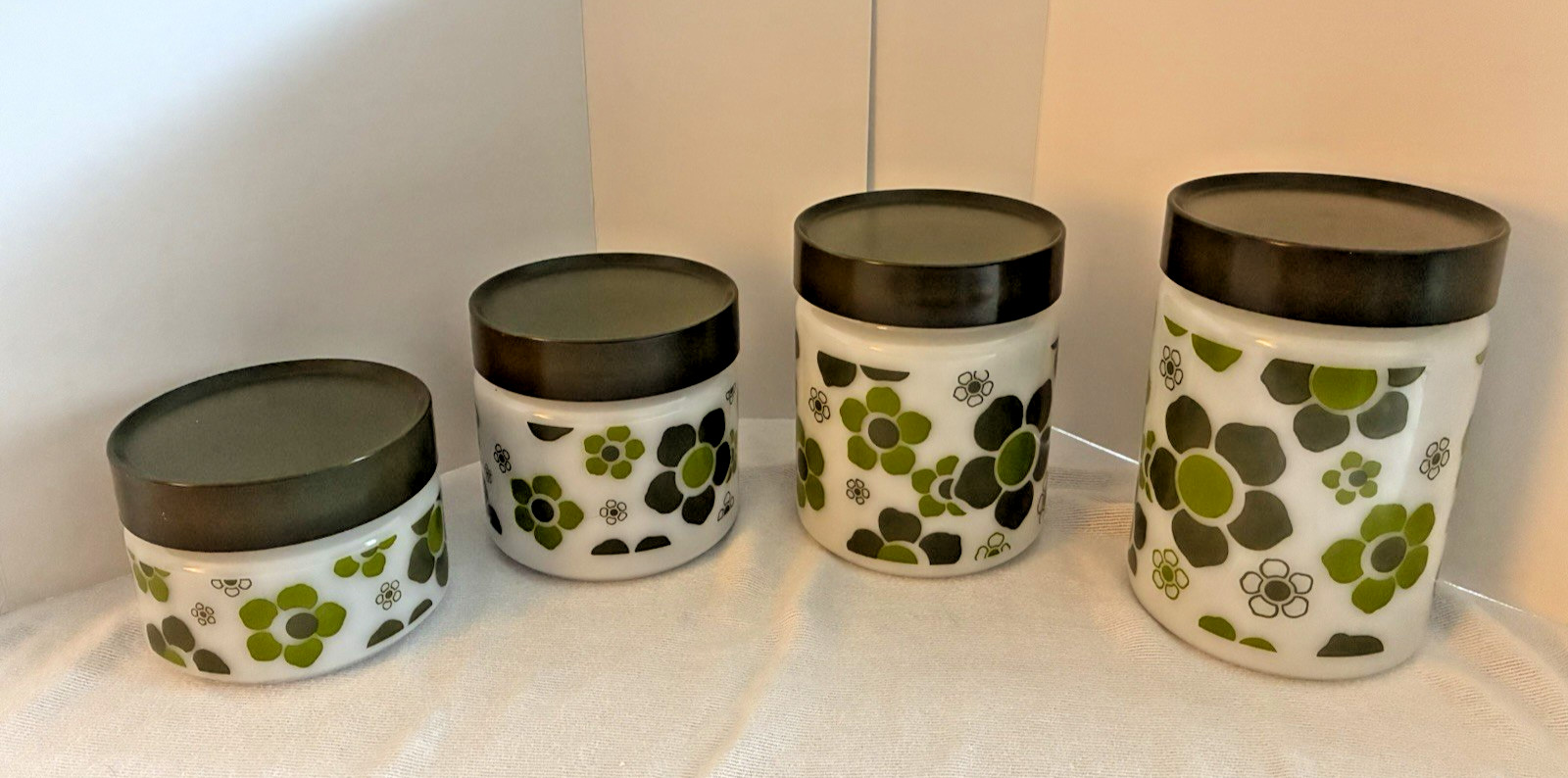 RARE Anchor Hocking Green Crazy Daisy Spring Blossom Canister Set match Corelle