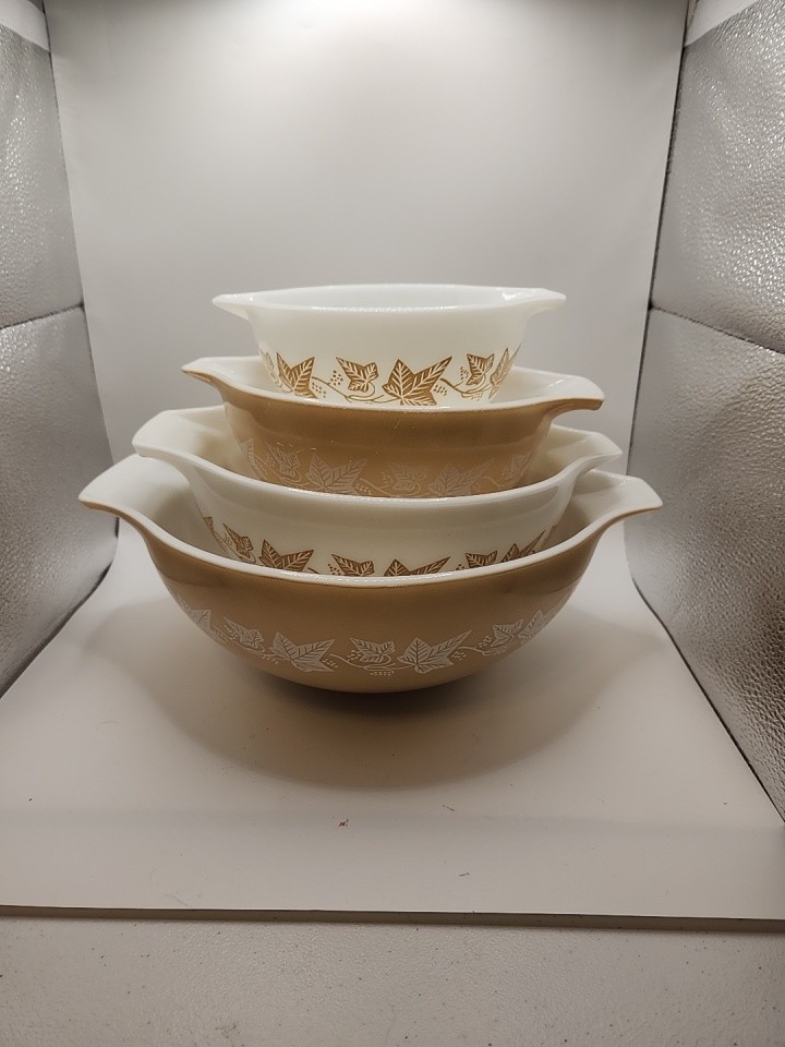 Set Of 4 Sandalwood Pyrex Vintage Cinderella Bowls
