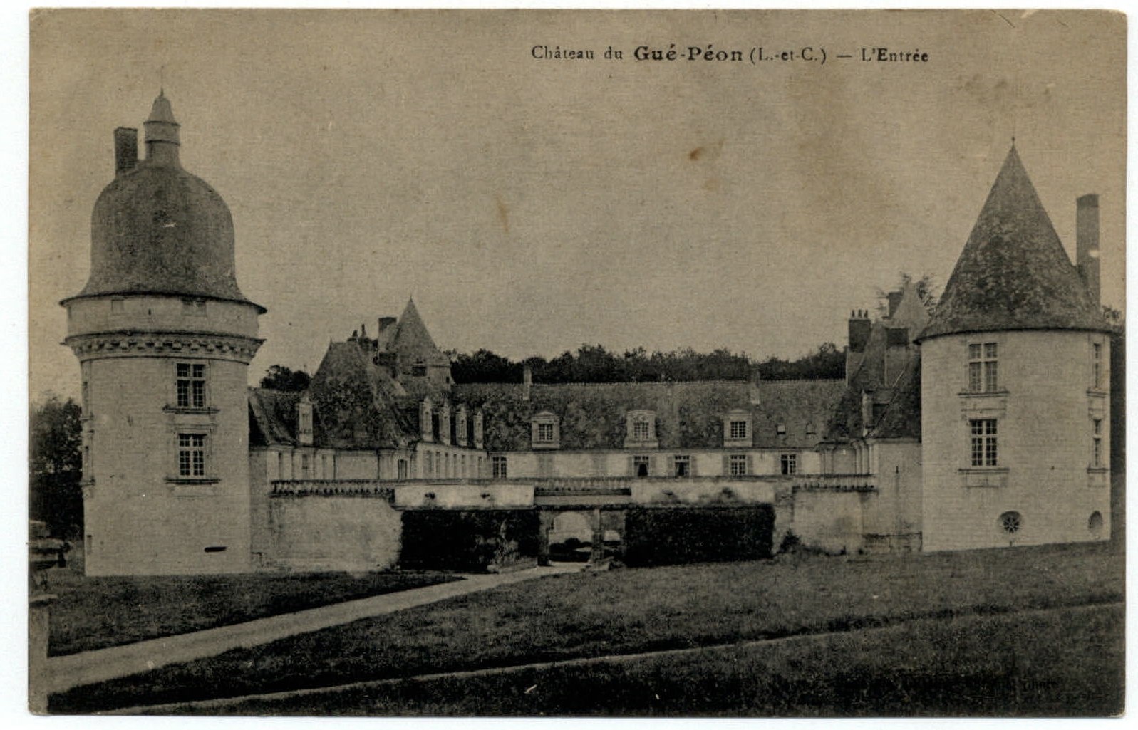 Chateau du Gue-Peon L Ile de France France vintage postcard s057