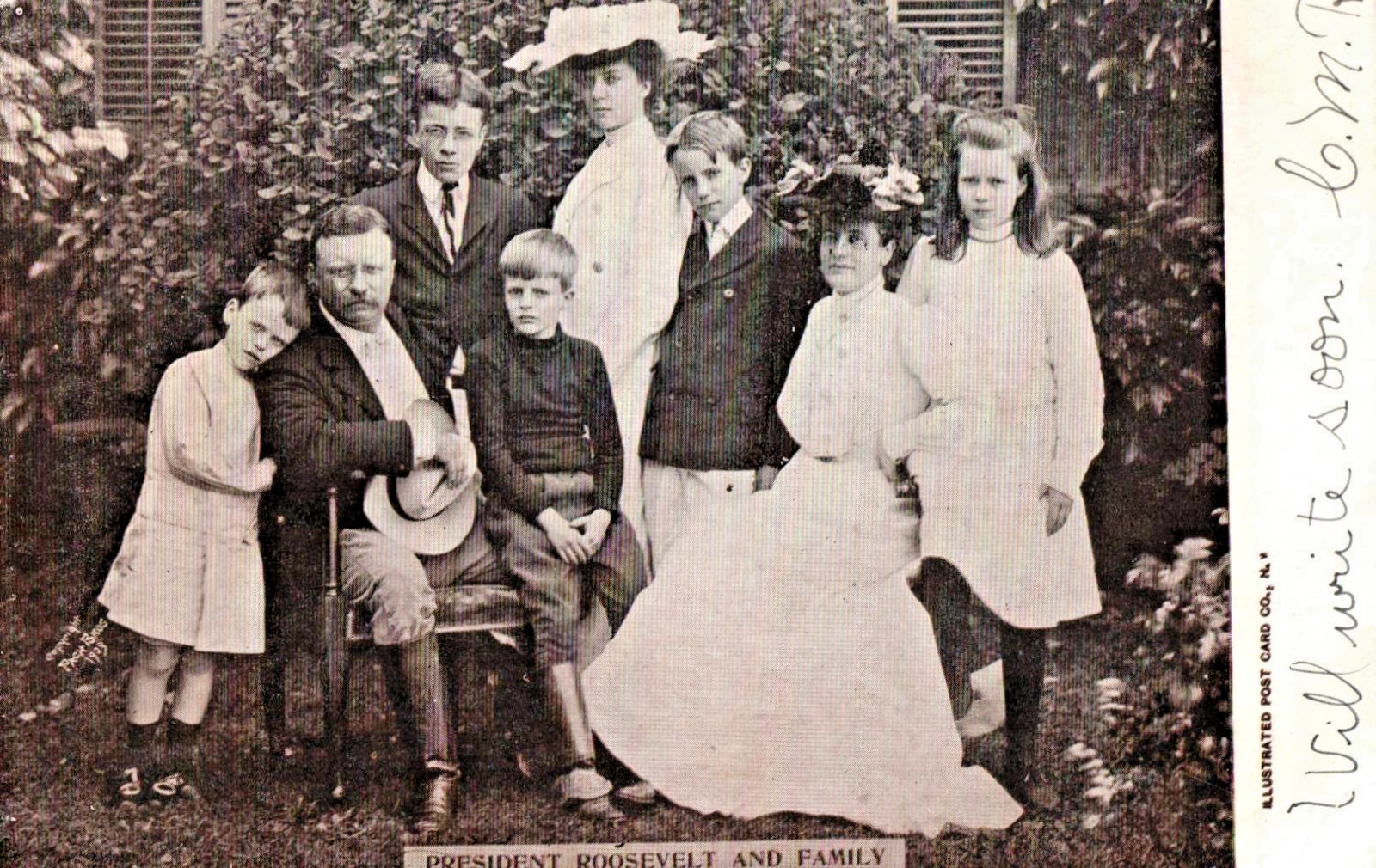 1906 B&W RPPC President Theodore Roosevelt And His Family Postcard