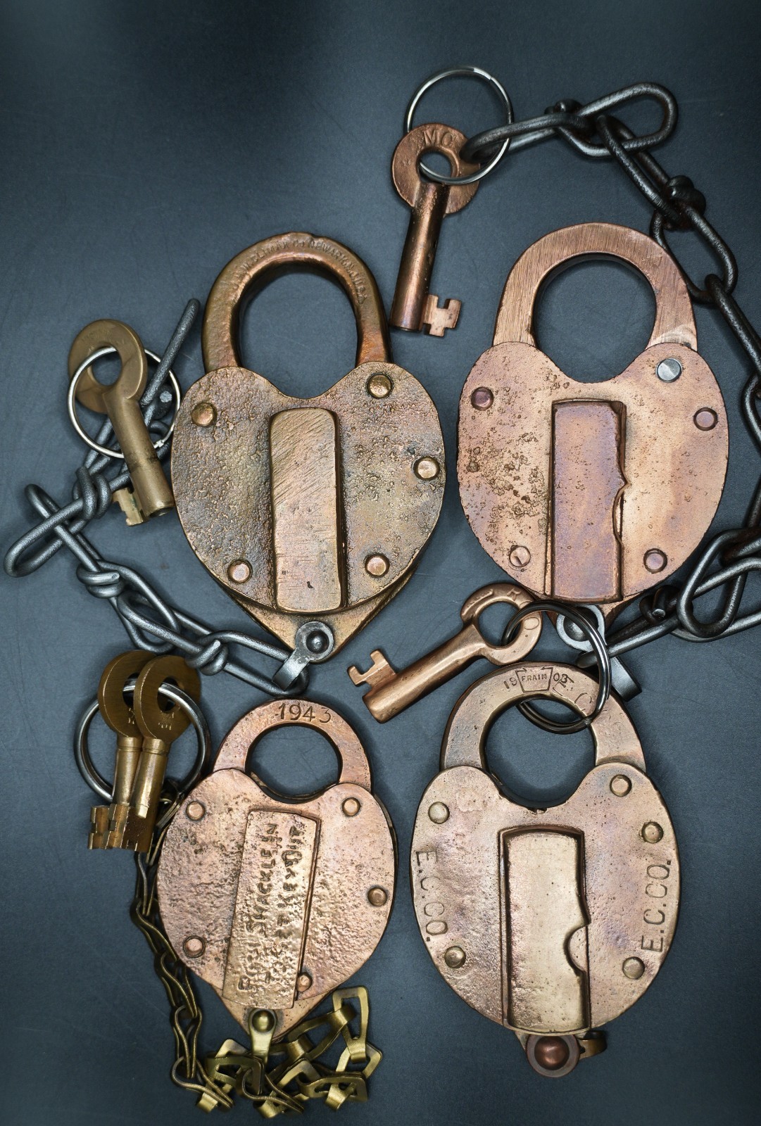 Lot of 4 Vintage Heart Padlocks Fraim EC Co Climax 1945 1956 Keys Chains 0002