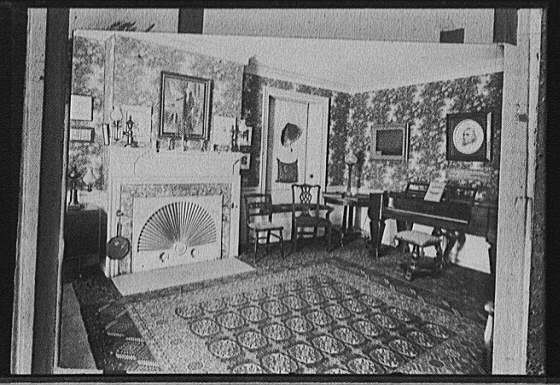 Photo:1910s Living Room Portrait of George Washington Over Fireplace