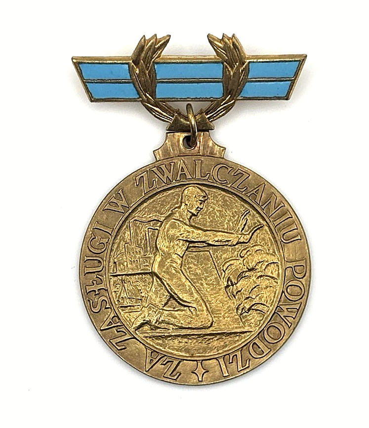 Albania Medal of Remembrance 1945 WWII Communist Era Blue Red Ribbon