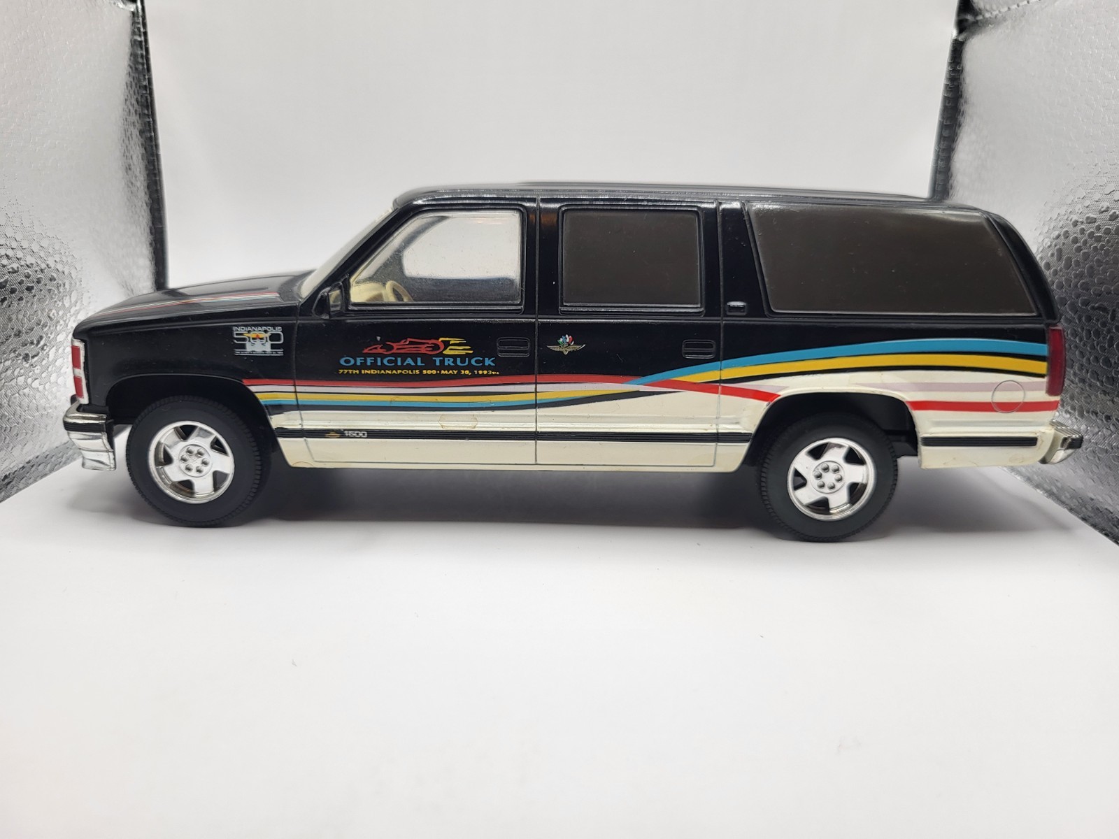 Brookfield Indianapolis 500 1993 Official Truck Chevrolet Suburban Bank 1:24 