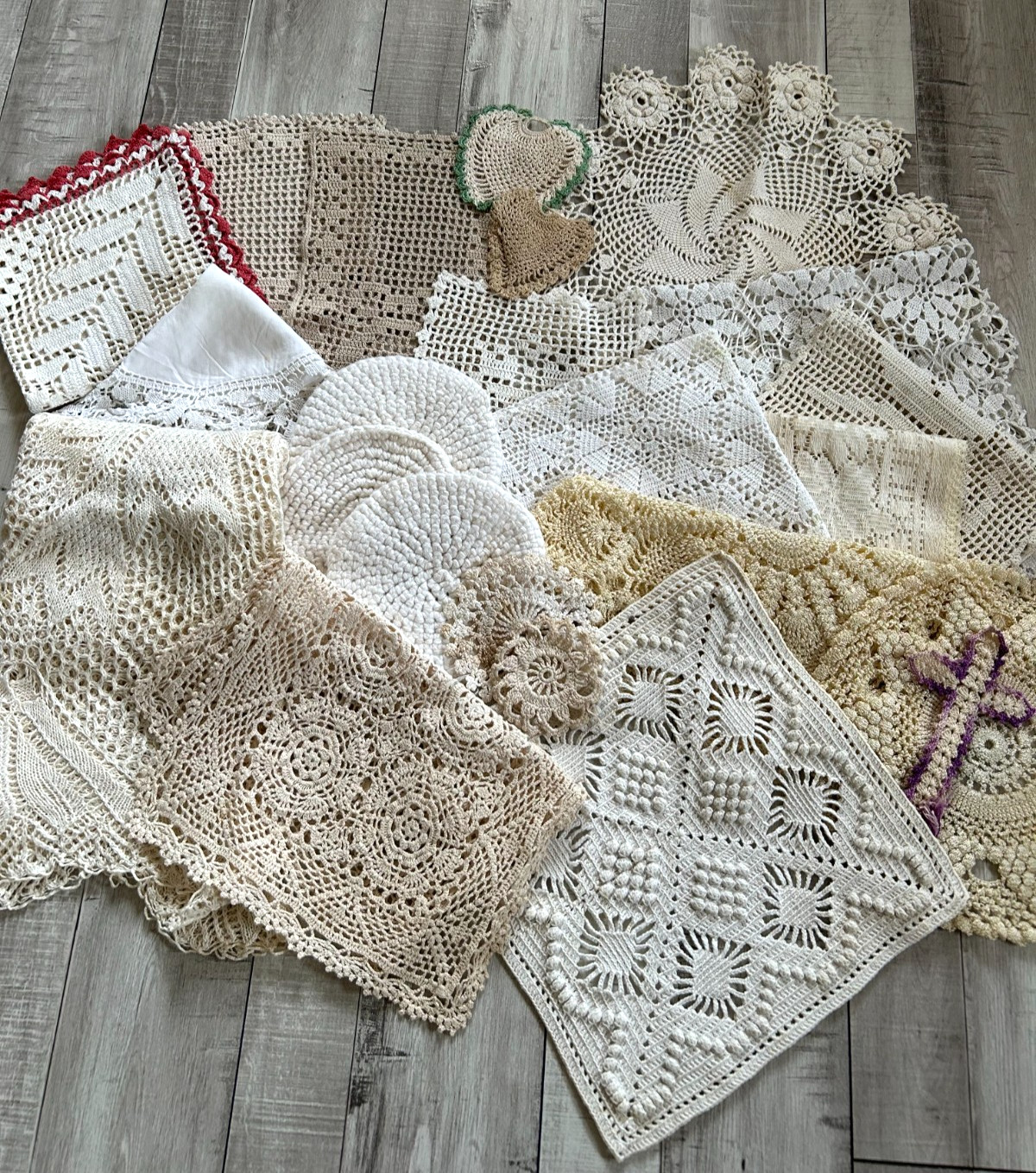 Assorted Lot of 24 pc Vintage Cream/Ecru Crochet Lace Floral Doilies Doily