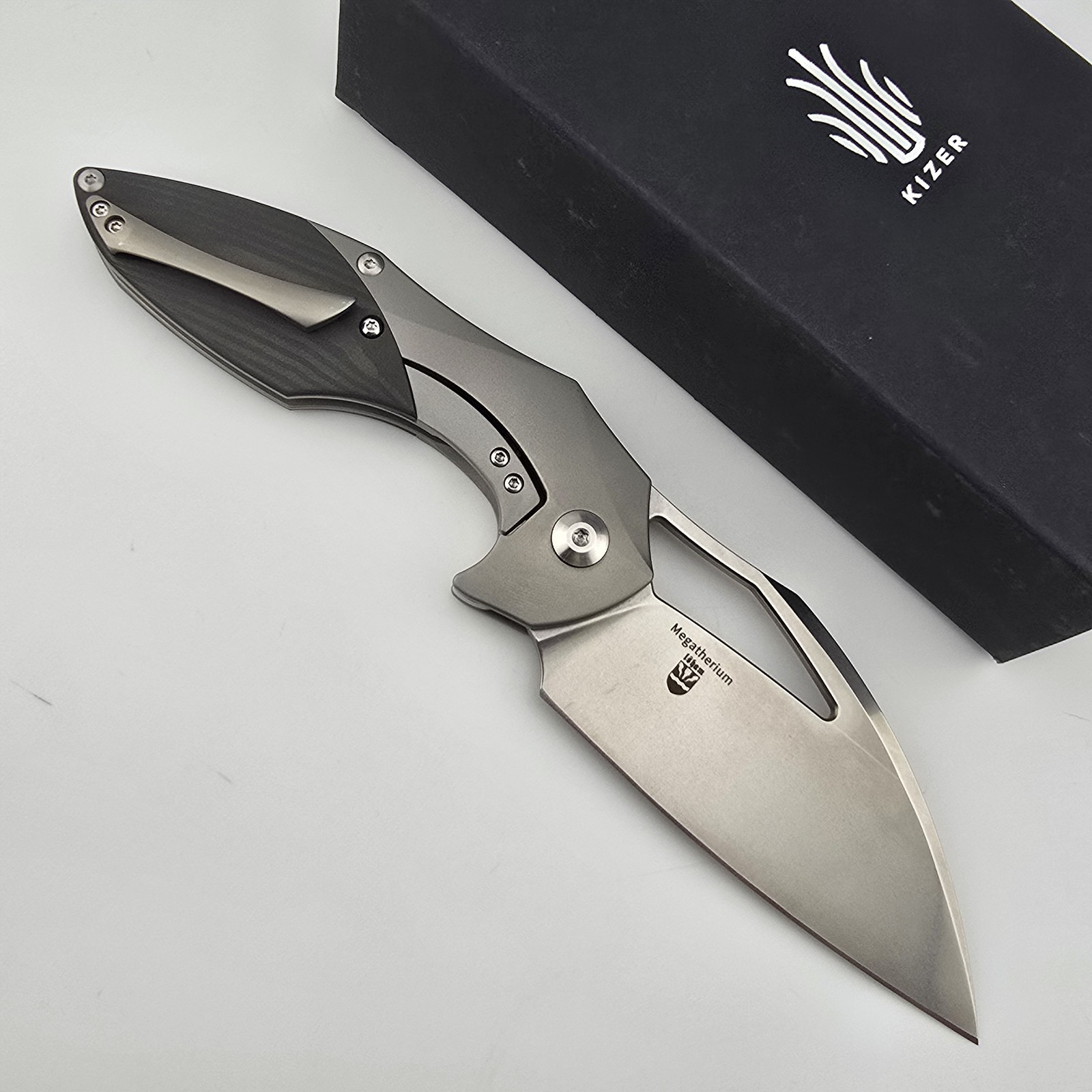Kizer Megatherium Ki4502A1 Folding Knife Wharncliffe S35VN Titanium Carbon Fiber