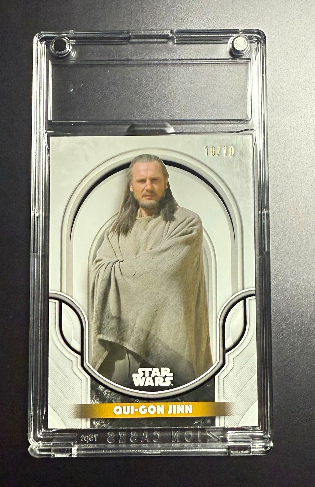 2025 Topps Star Wars Smugglers Outpost Galactic Antiques Qui-Gon Jinn 10/10