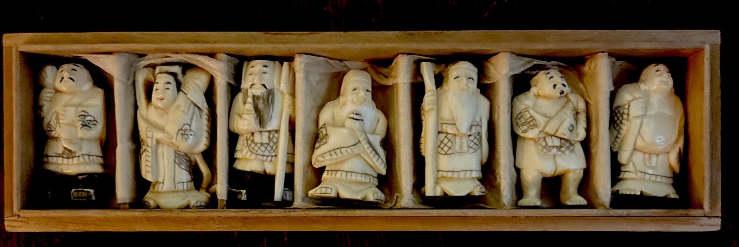 VINTAGE Japanese 7 Lucky Gods Mini Figurine Set Shichifukujin Wood Display Box
