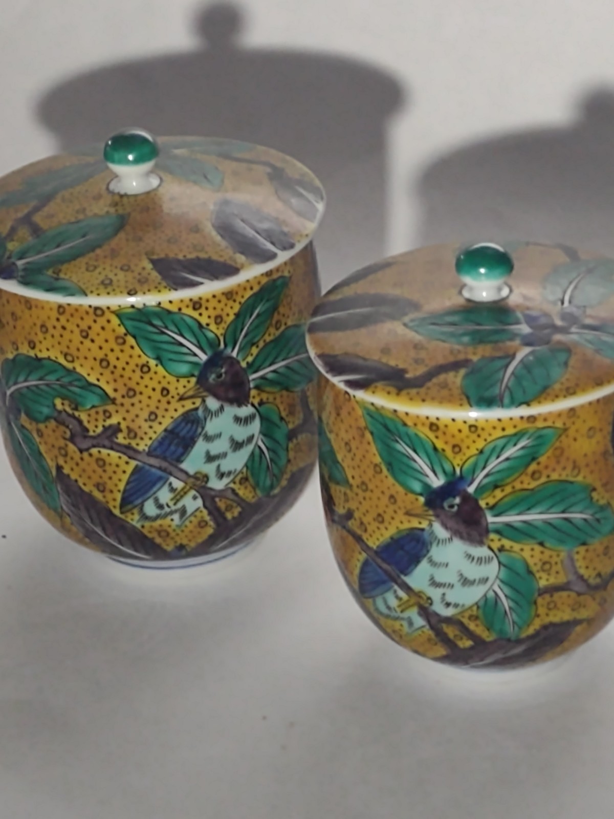 Pair Vintage Kutani Yoshitomi Lidded Bowls Yoshidaya Style Yellow Green Bird