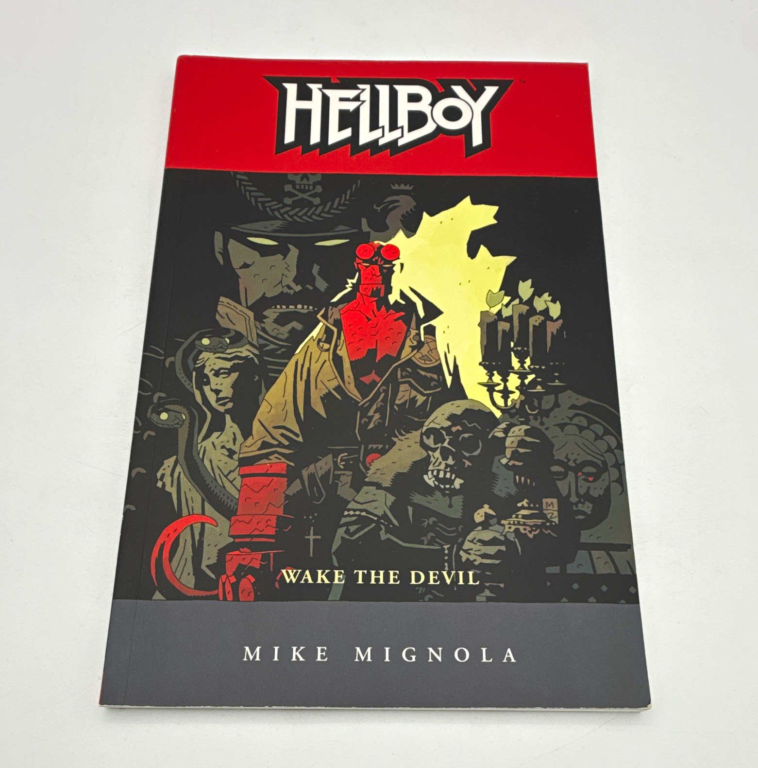Hellboy Vol 2 Wake the Devil Mike Mignola Dark Horse Comics TPB