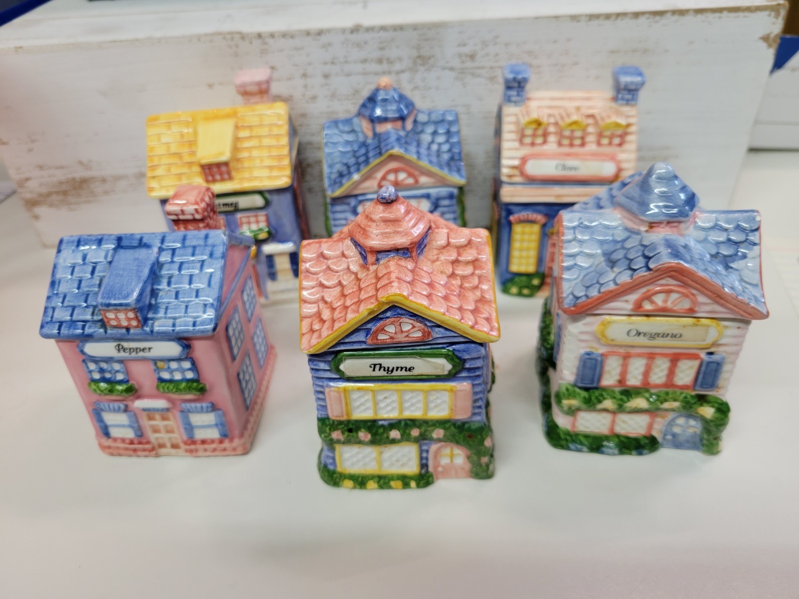 Vintage Avon Cottage Collection House Spices 6 Piece Shakers Set – 1997 Ceramic