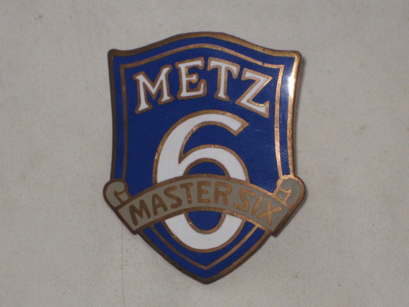 Metz Master Six US Enamel Car Radiator Emblem Badge 1919 - 1922