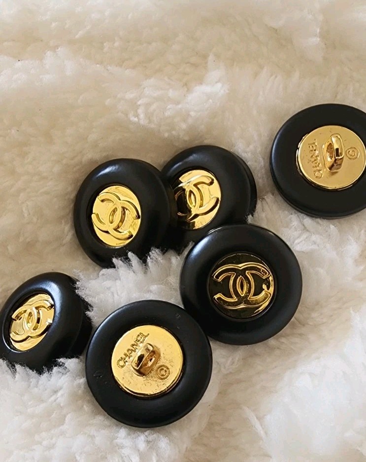 Chanel lot of 6 Gold Black Button Metal 19mm