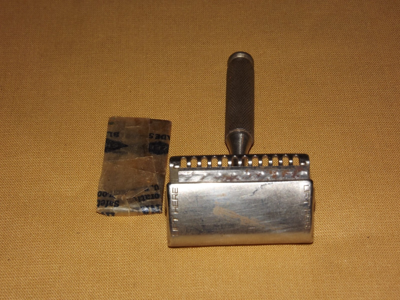 VINTAGE BARBER  1914 EVER-READY RAZOR