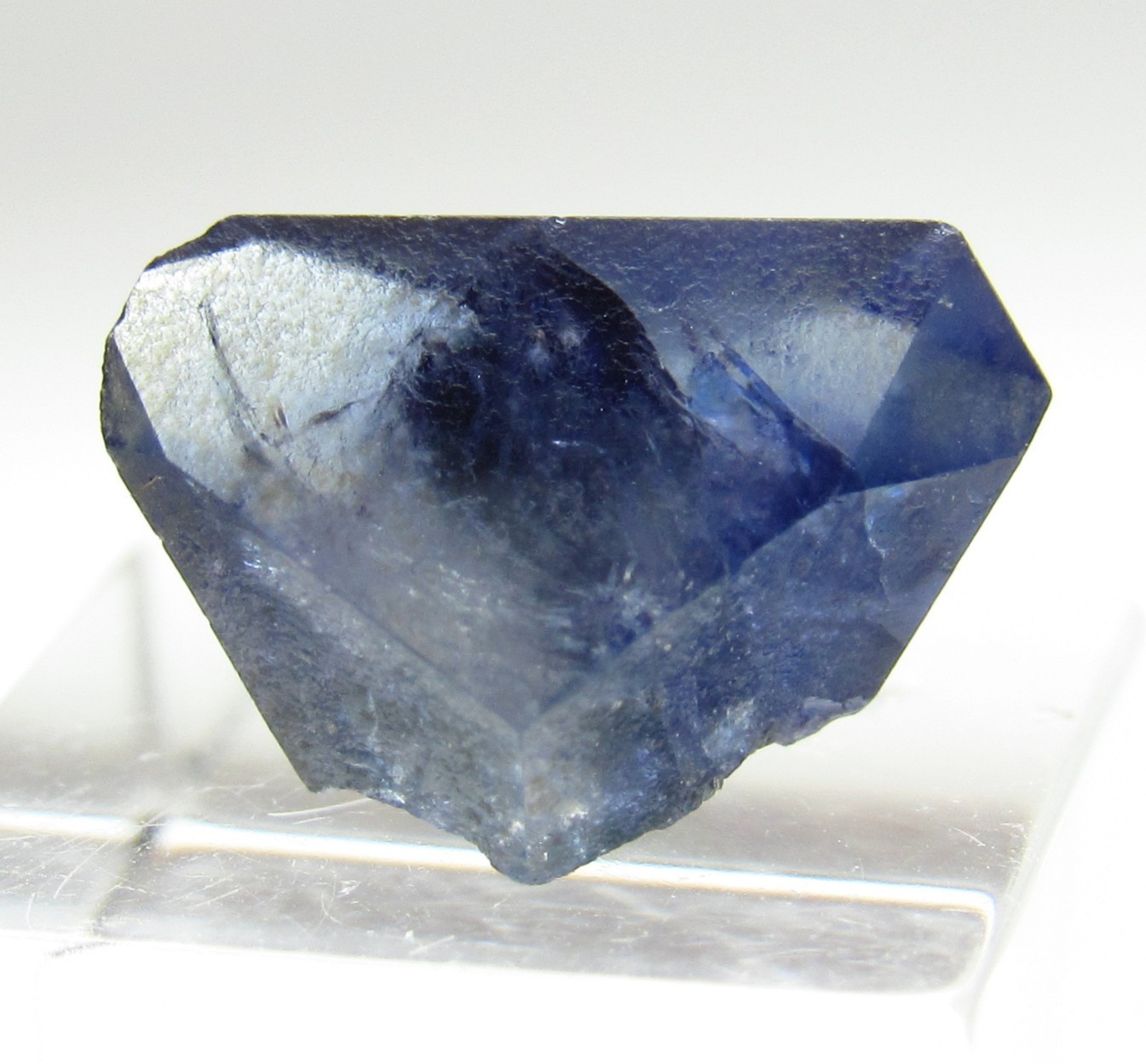 EXTRAORDINARY FACET GRADE GEM BENITOITE CRYSTAL CALIFORNIA 