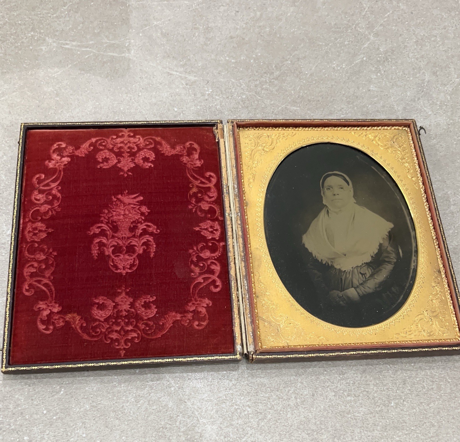 Antique 1850s Cased Ambrotype Portrait Woman Ornate Leather Case AS IS