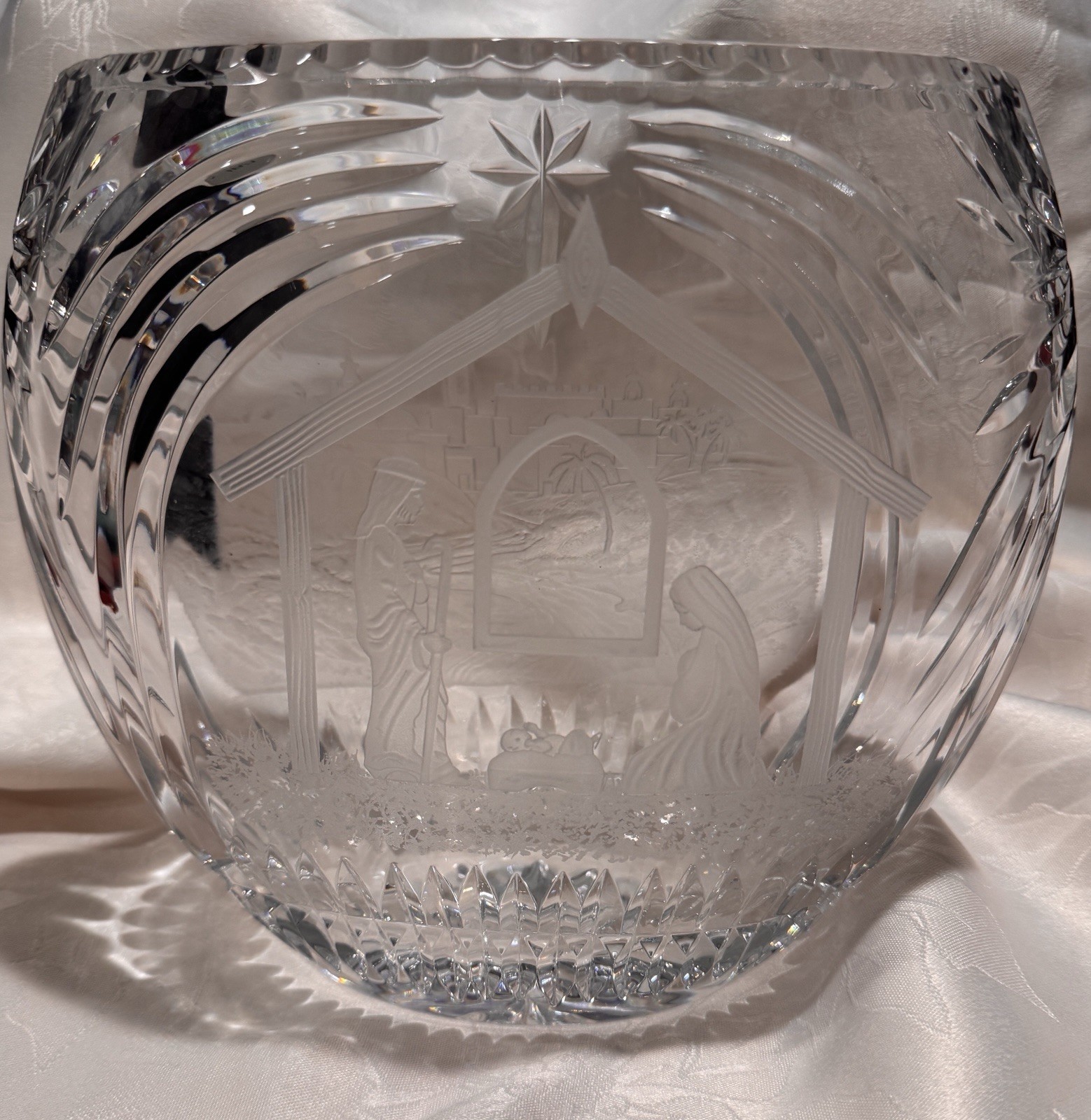 Stunning Waterford Crystal Nativity Holy Family Oval Vase with Original Box