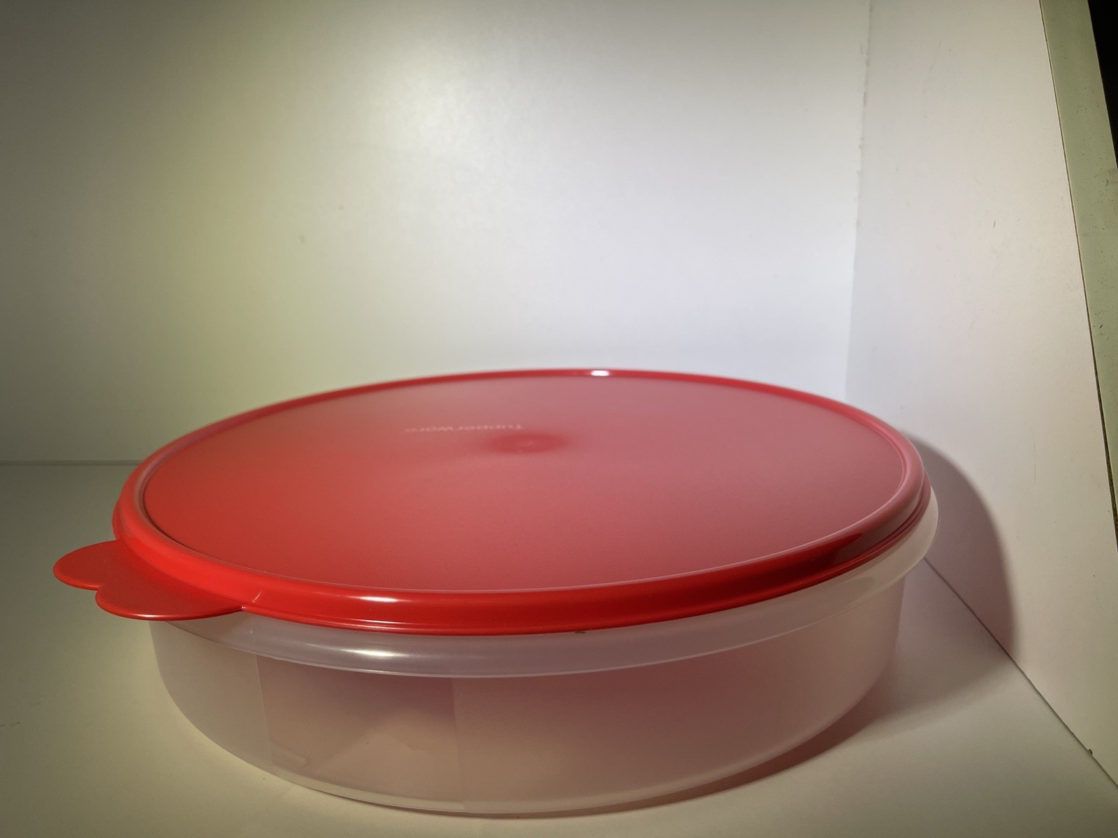 New Tupperware 12 In Round Container