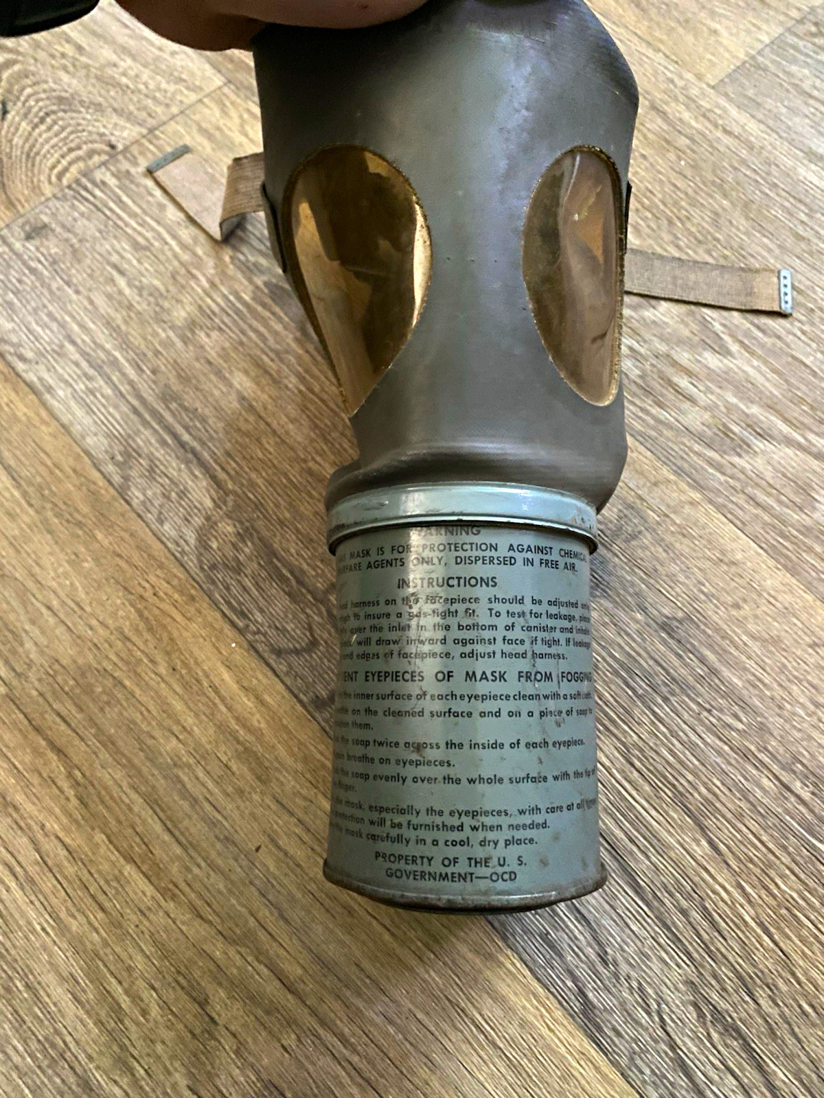 Vintage WW2 Military Non- Combatant MIA 2-1-1 Gas Mask
