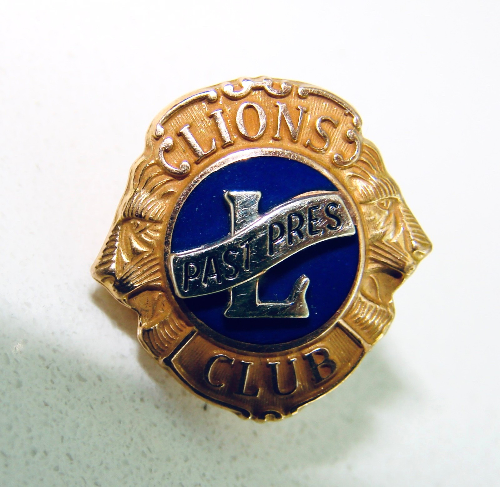 Vintage Lions Club Past President 10k Gold PIN BLUE 2.24G