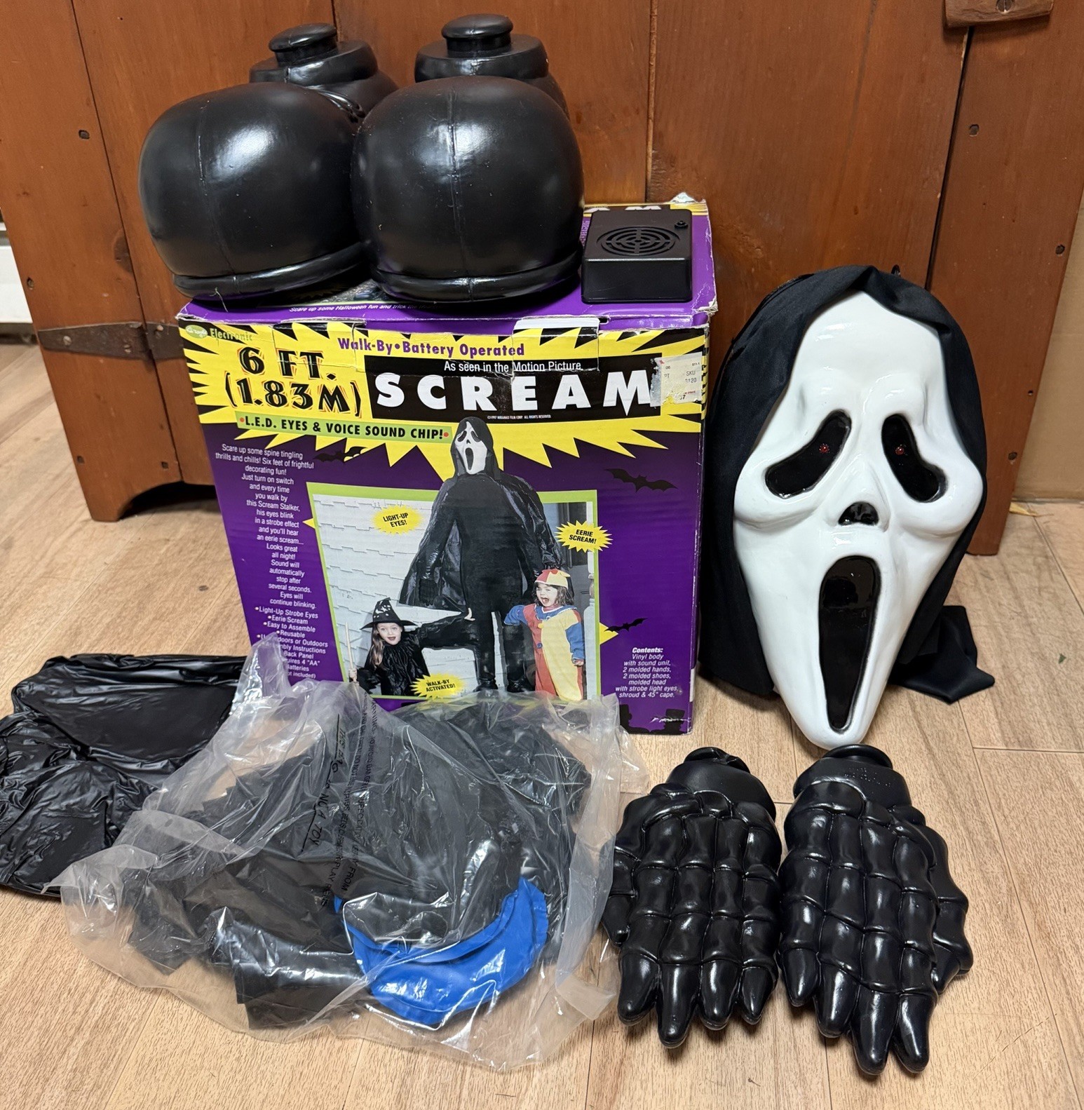 Vintage 1997 Fun World 6FT Scream Ghost Face Prop Halloween LED Eyes And Sound